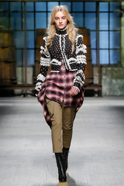 Look 29